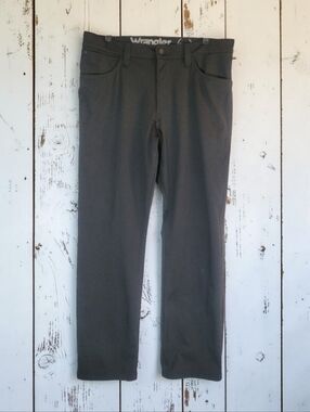 Wrangler Men's Black Cargo/Utility Pants Soft Inner Lining Size 34/32